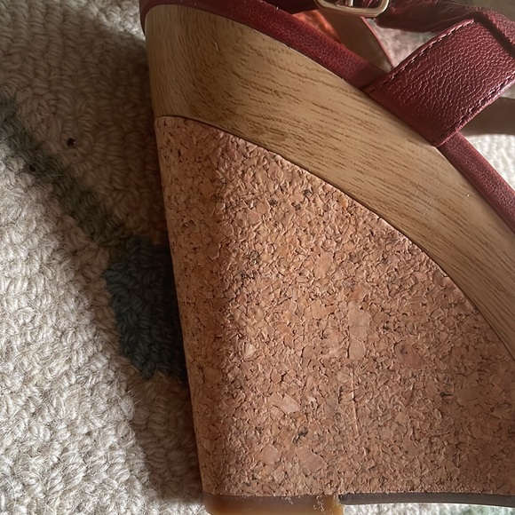 Jessica Simpson Frida Wedge - Picture 7 of 10